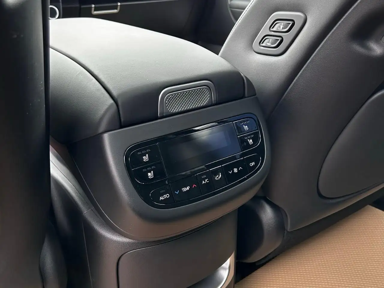 Hyundai IONIQ 9 снимка Hyundai IONIQ 9