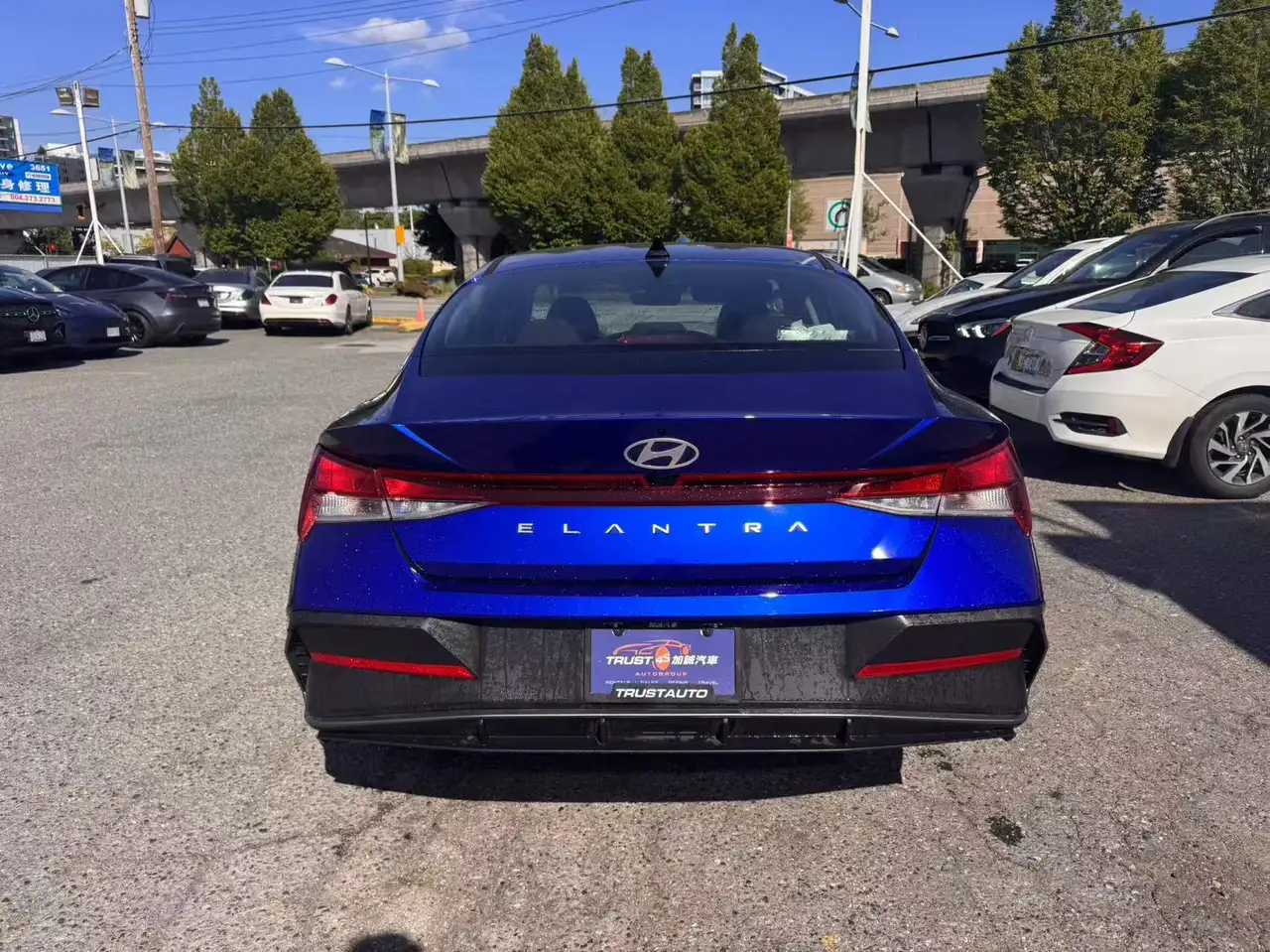 Hyundai ELANTRA снимка Hyundai ELANTRA