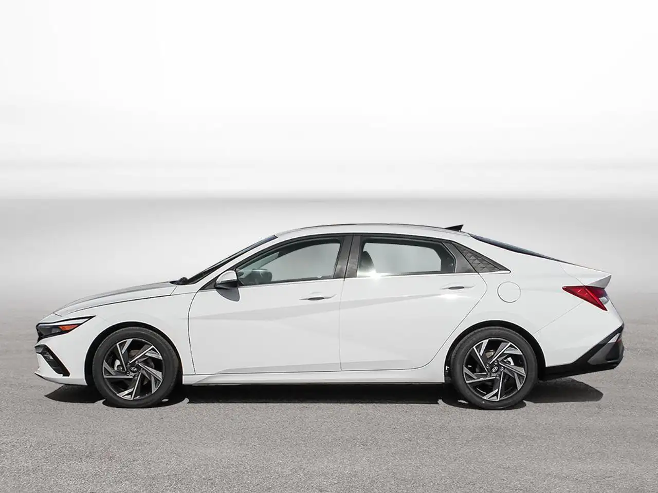 Hyundai ELANTRA fotografie Hyundai ELANTRA