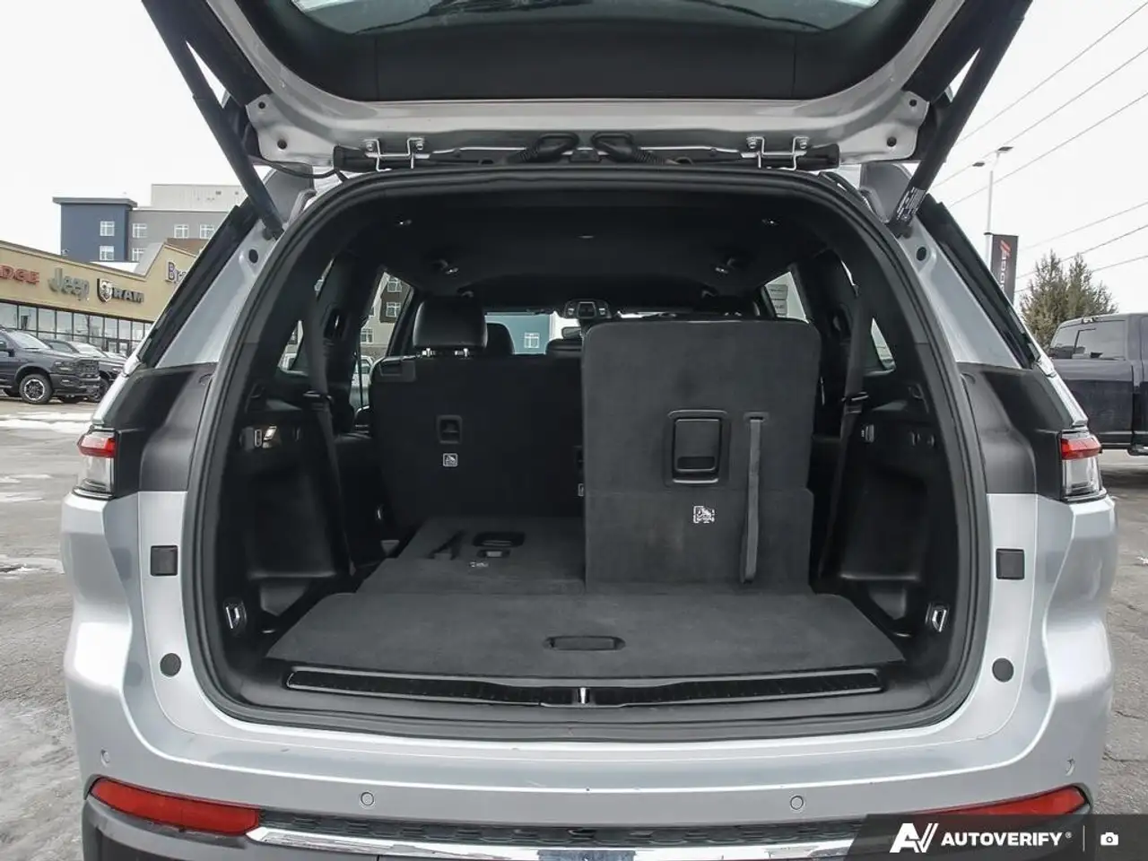 Jeep Grand Cherokee снимка Jeep Grand Cherokee