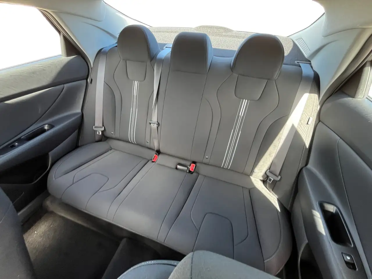 Hyundai ELANTRA photo Hyundai ELANTRA