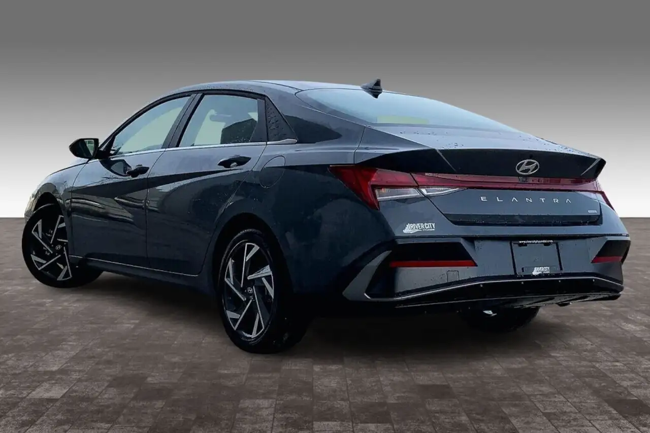 Hyundai ELANTRA снимка Hyundai ELANTRA