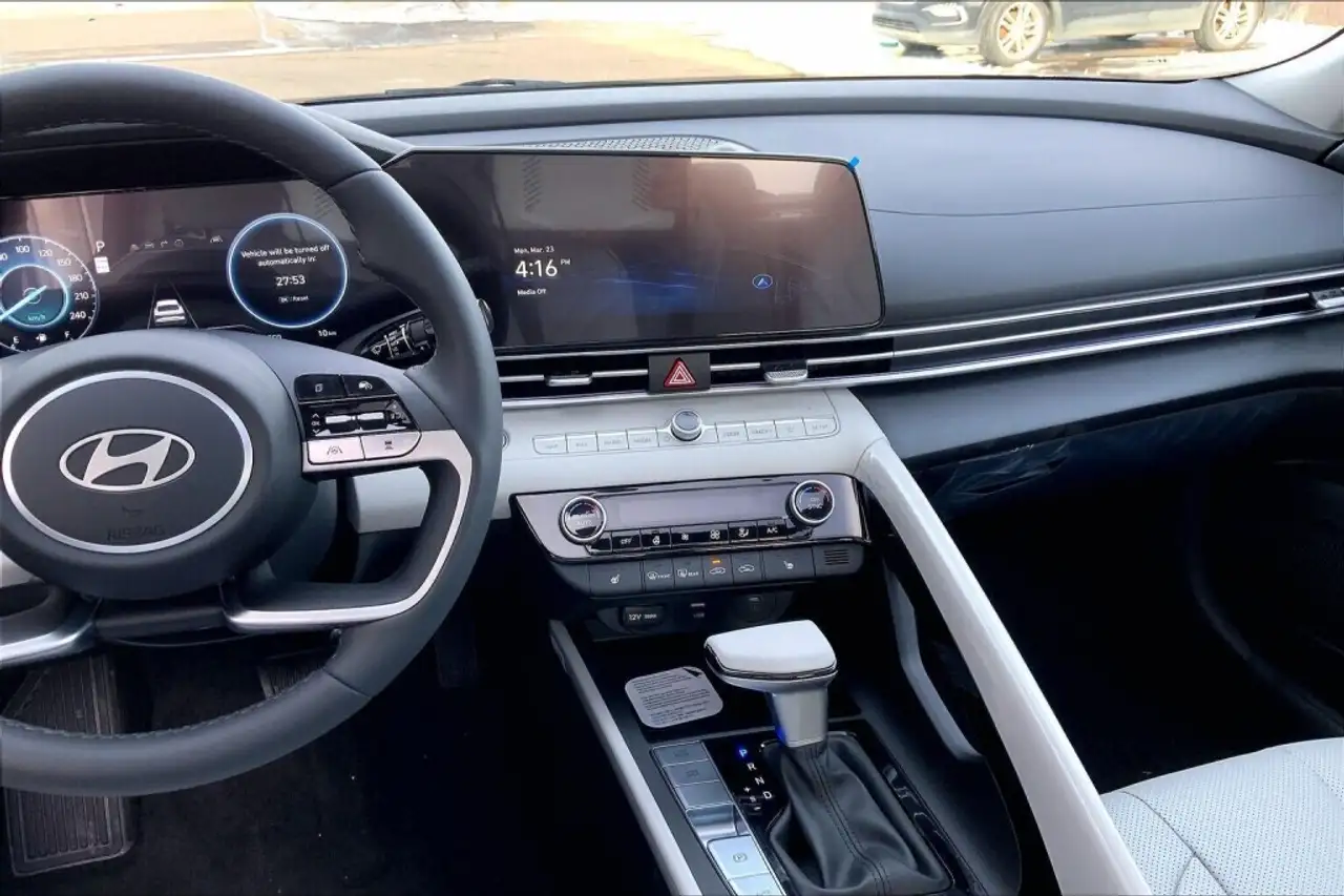 Hyundai ELANTRA снимка Hyundai ELANTRA