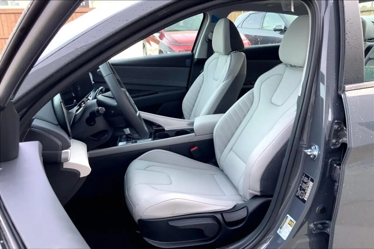 Hyundai ELANTRA снимка Hyundai ELANTRA