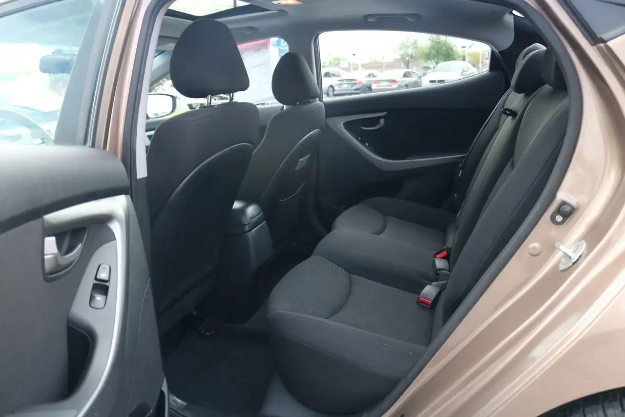 Hyundai ELANTRA снимка Hyundai ELANTRA