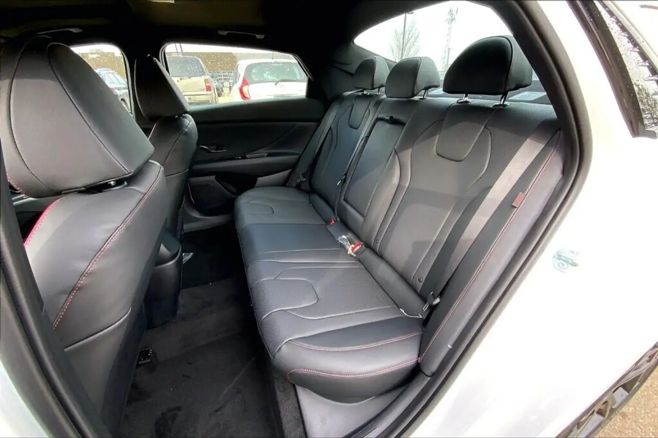 Hyundai ELANTRA photo Hyundai ELANTRA