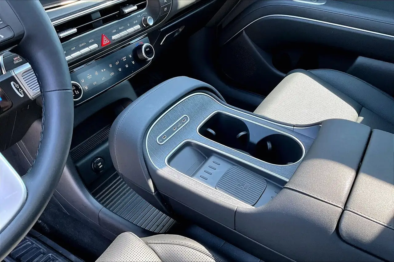 Hyundai PALISADE Hybrid снимка Hyundai PALISADE Hybrid