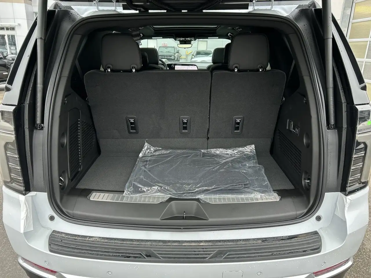 Chevrolet Tahoe снимка Chevrolet Tahoe