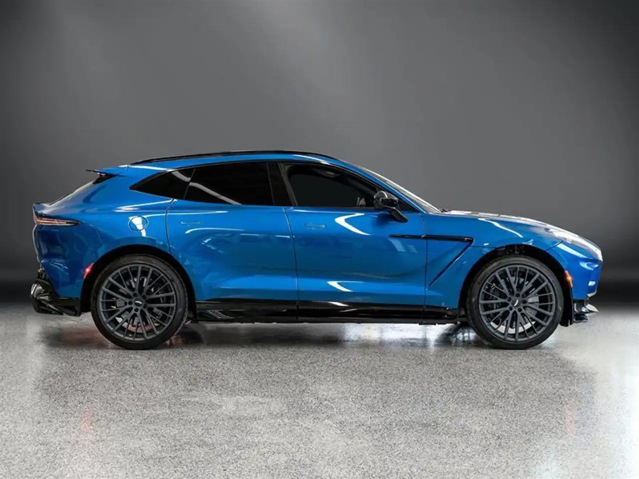 Aston Martin DBX photo Aston Martin DBX