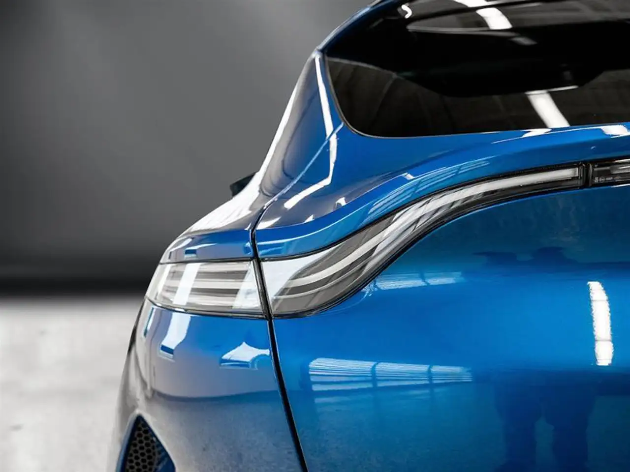 Aston Martin DBX photo Aston Martin DBX