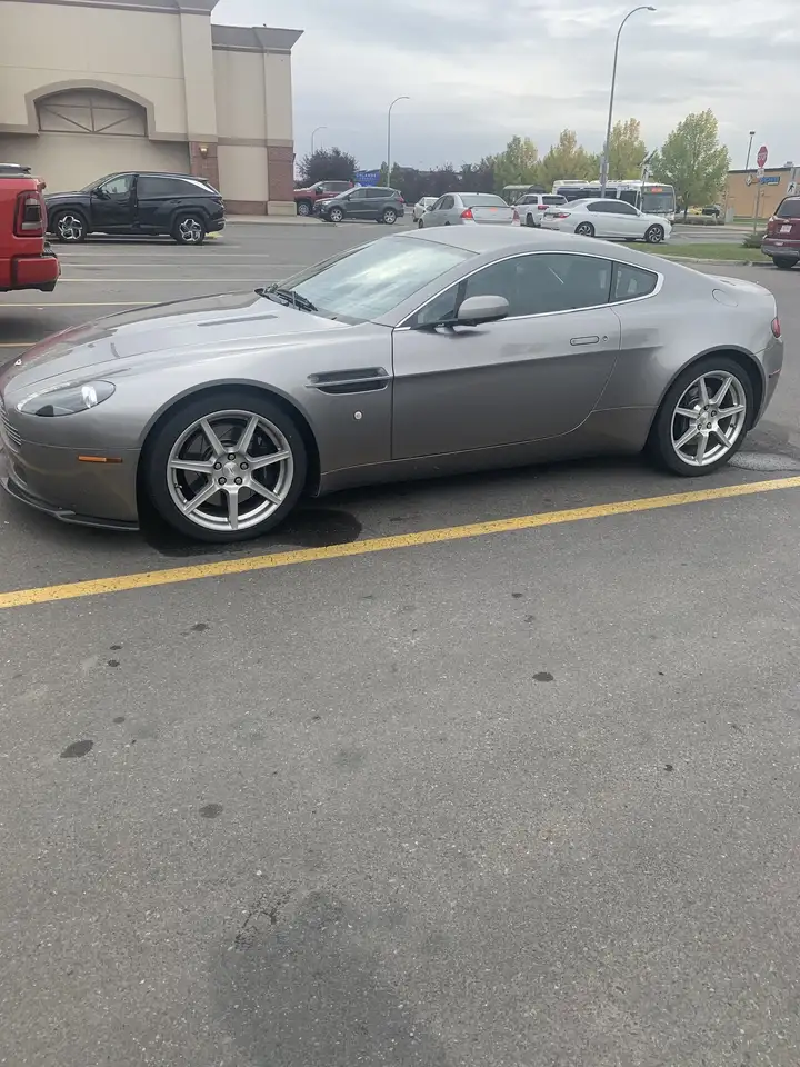 Aston Martin Vantage снимка Aston Martin Vantage