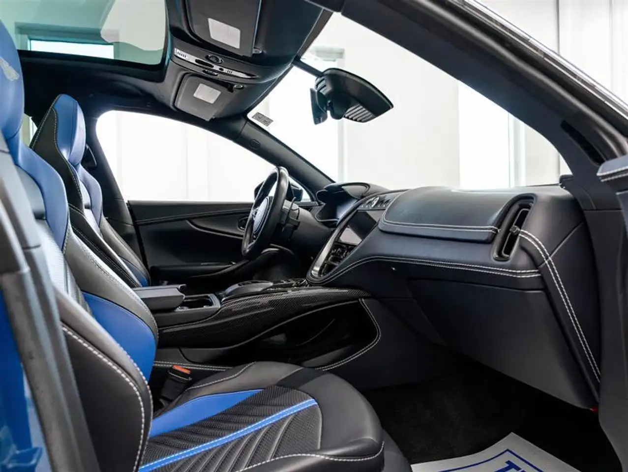 Aston Martin DBX photo Aston Martin DBX
