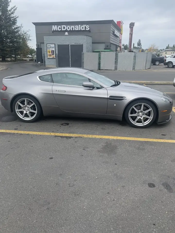 Aston Martin Vantage снимка Aston Martin Vantage