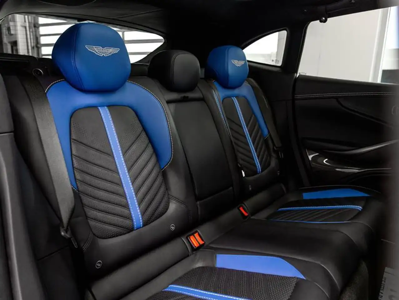 Aston Martin DBX photo Aston Martin DBX