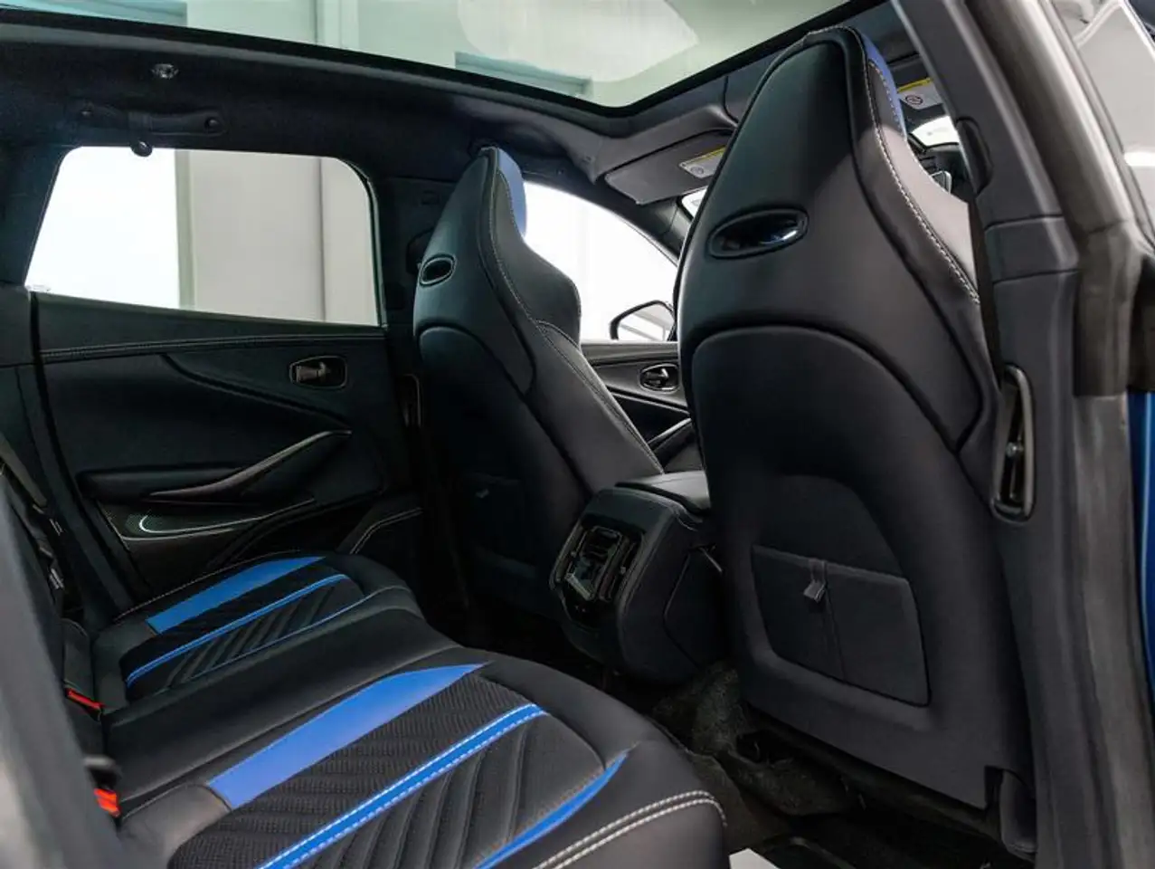 Aston Martin DBX photo Aston Martin DBX