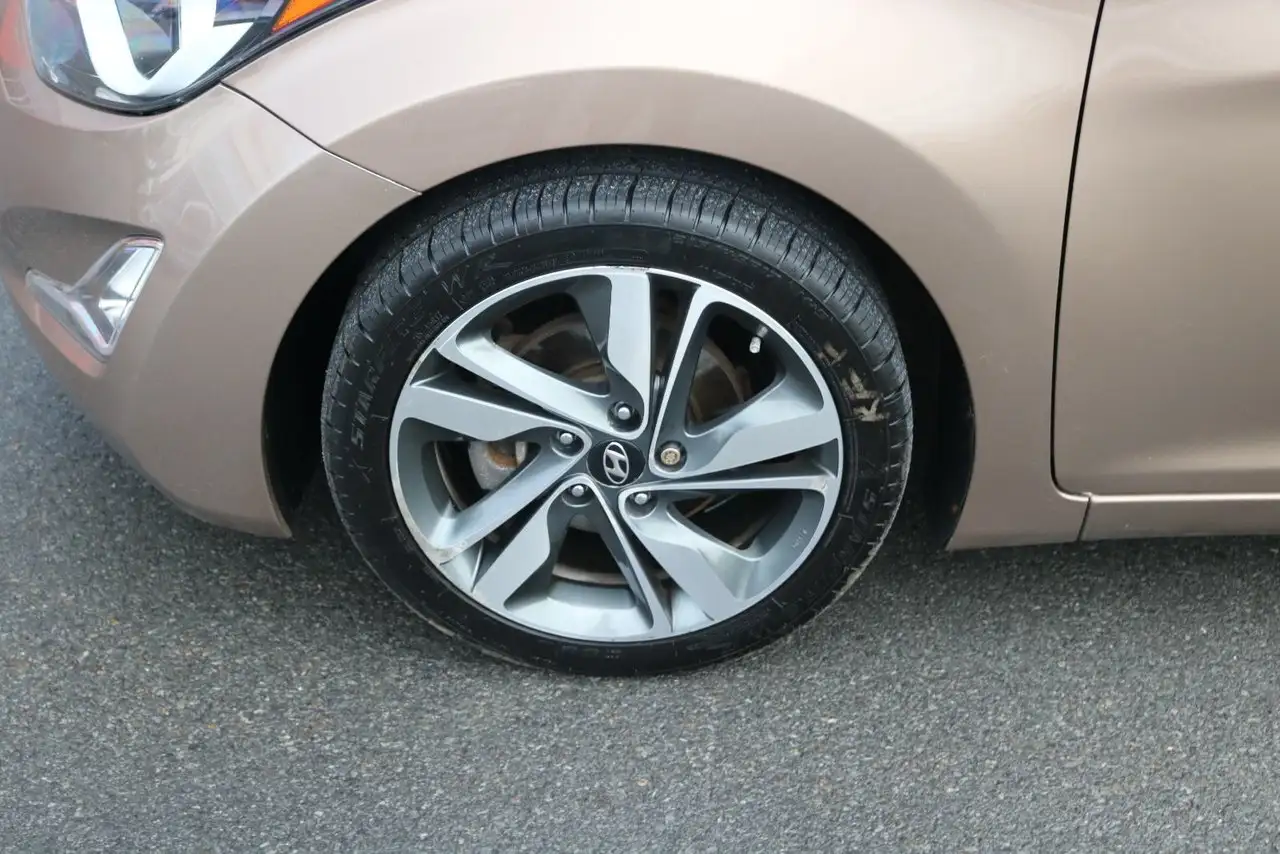 Hyundai ELANTRA снимка Hyundai ELANTRA