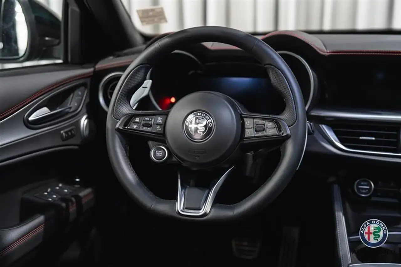 Alfa Romeo Stelvio photo Alfa Romeo Stelvio