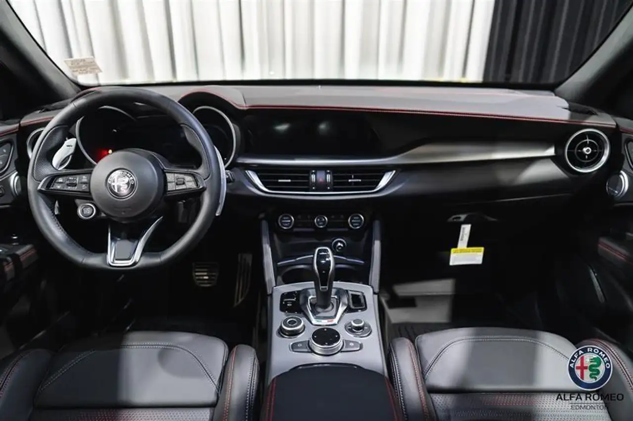 Alfa Romeo Stelvio photo Alfa Romeo Stelvio