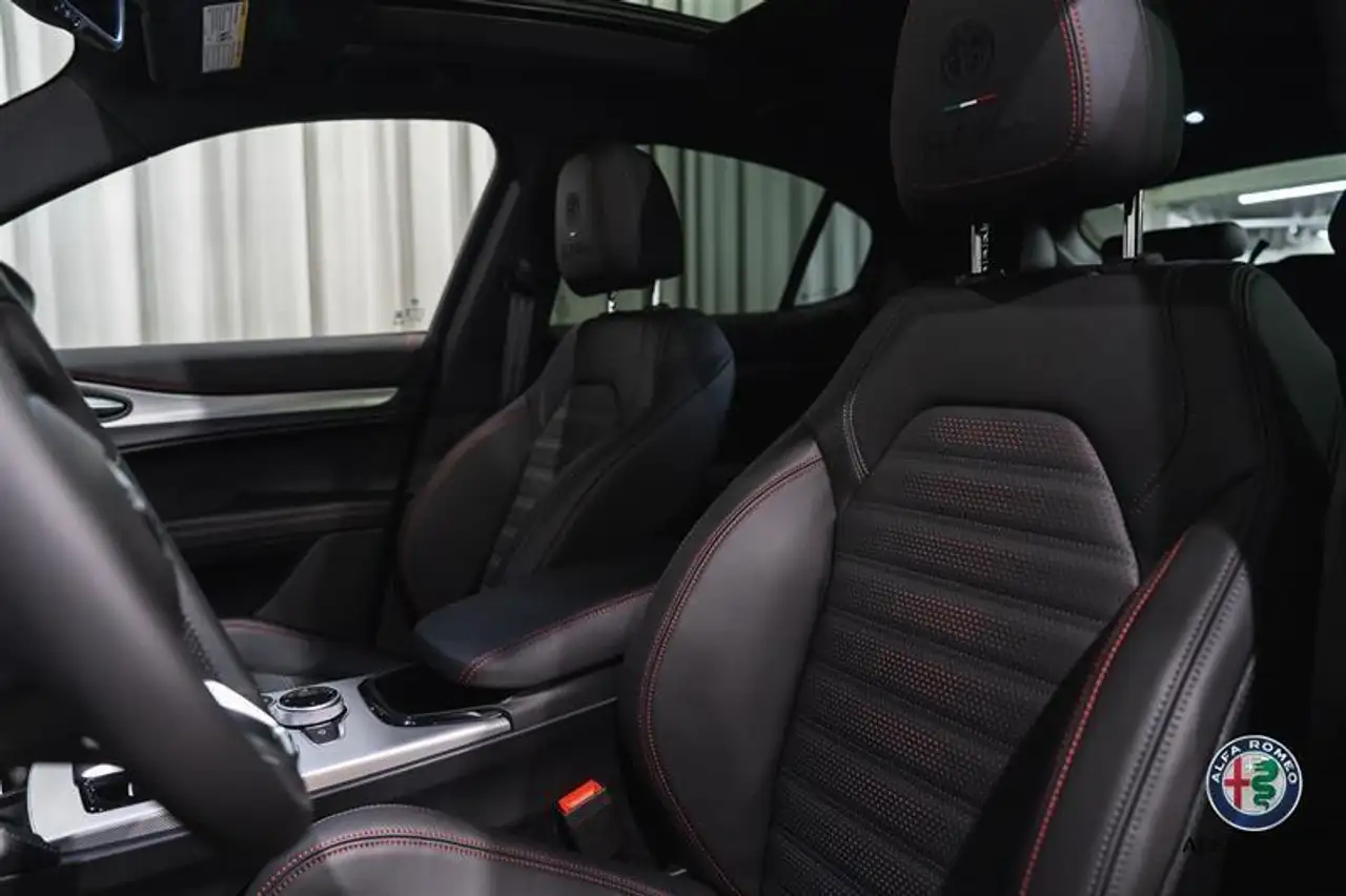 Alfa Romeo Stelvio photo Alfa Romeo Stelvio