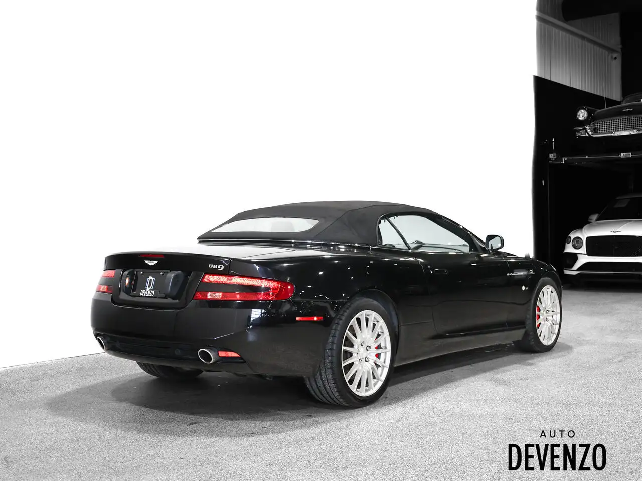 Aston Martin DB9 photo Aston Martin DB9