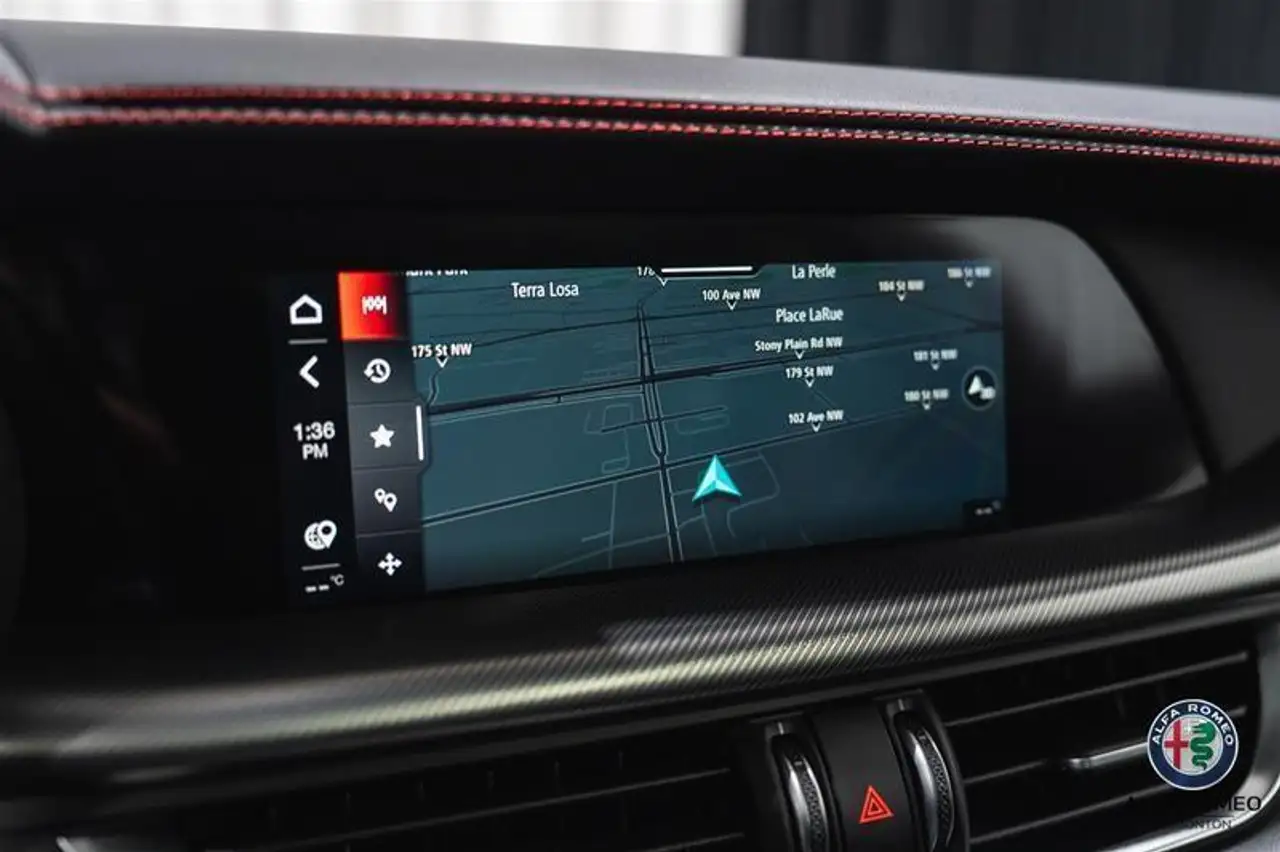 Alfa Romeo Stelvio photo Alfa Romeo Stelvio