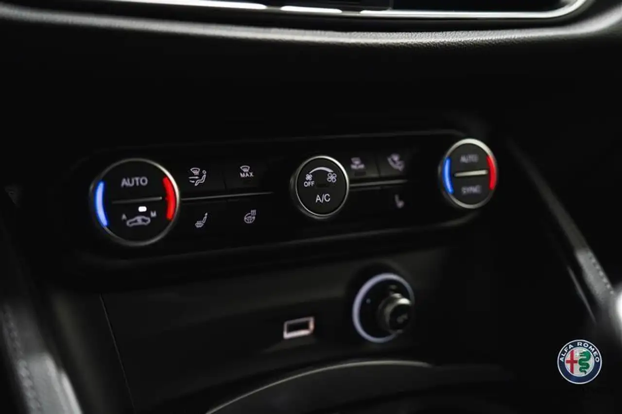 Alfa Romeo Stelvio photo Alfa Romeo Stelvio