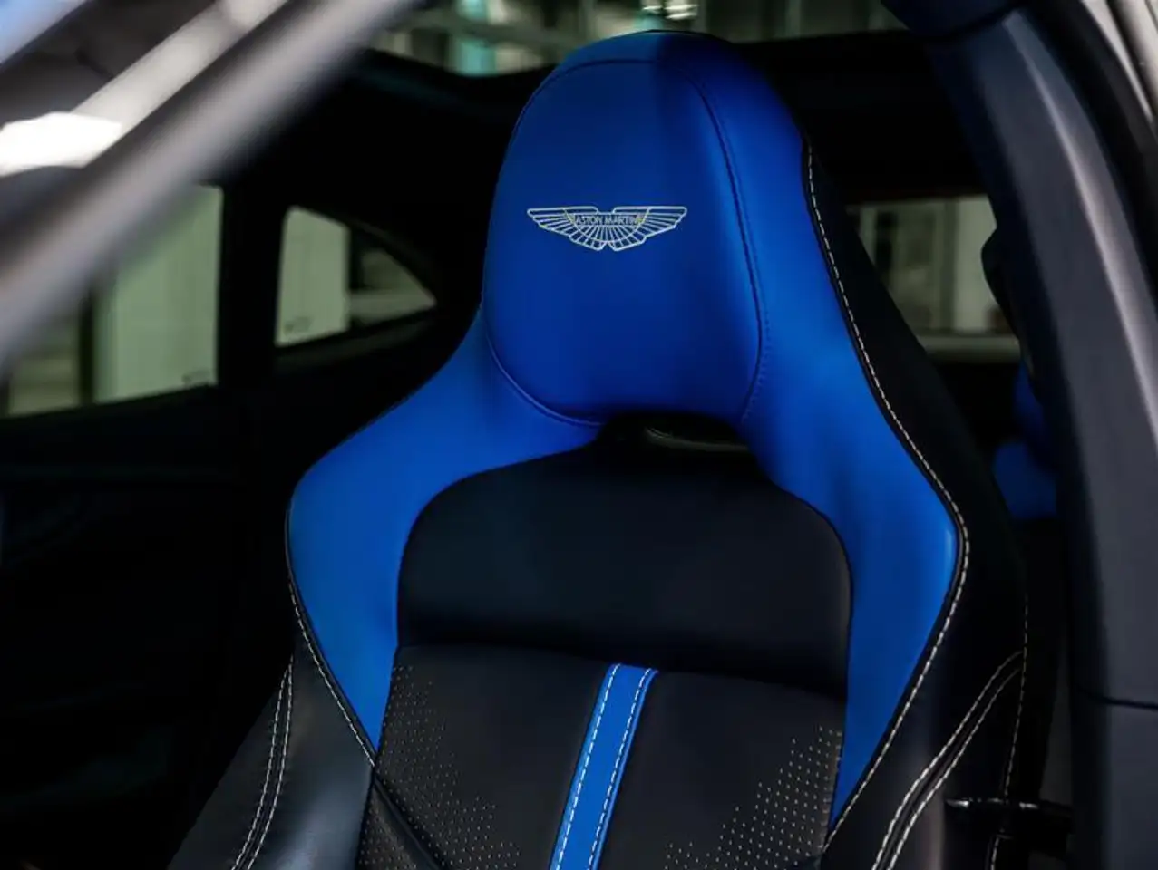 Aston Martin DBX photo Aston Martin DBX