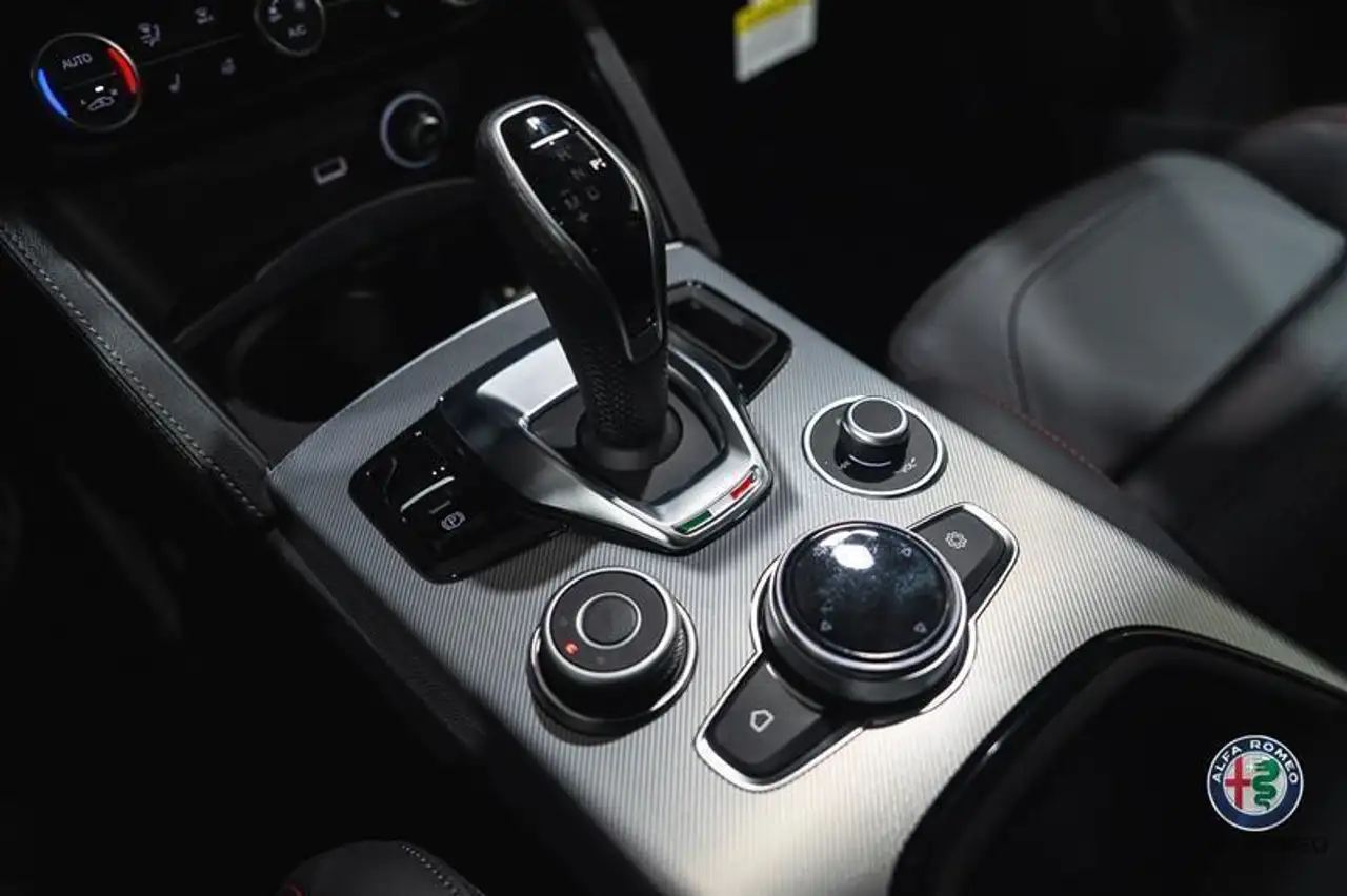 Alfa Romeo Stelvio photo Alfa Romeo Stelvio