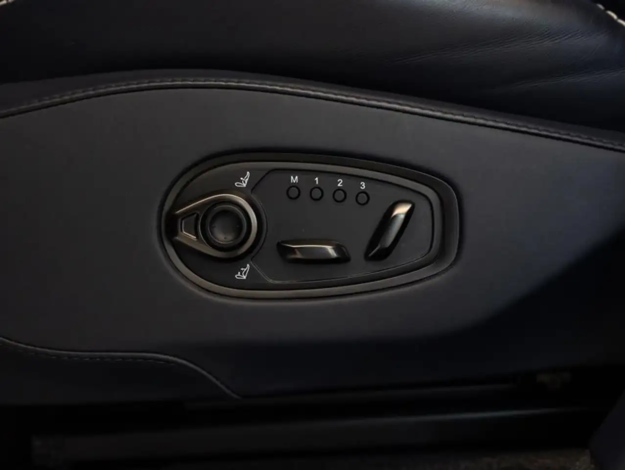 Aston Martin DBX photo Aston Martin DBX