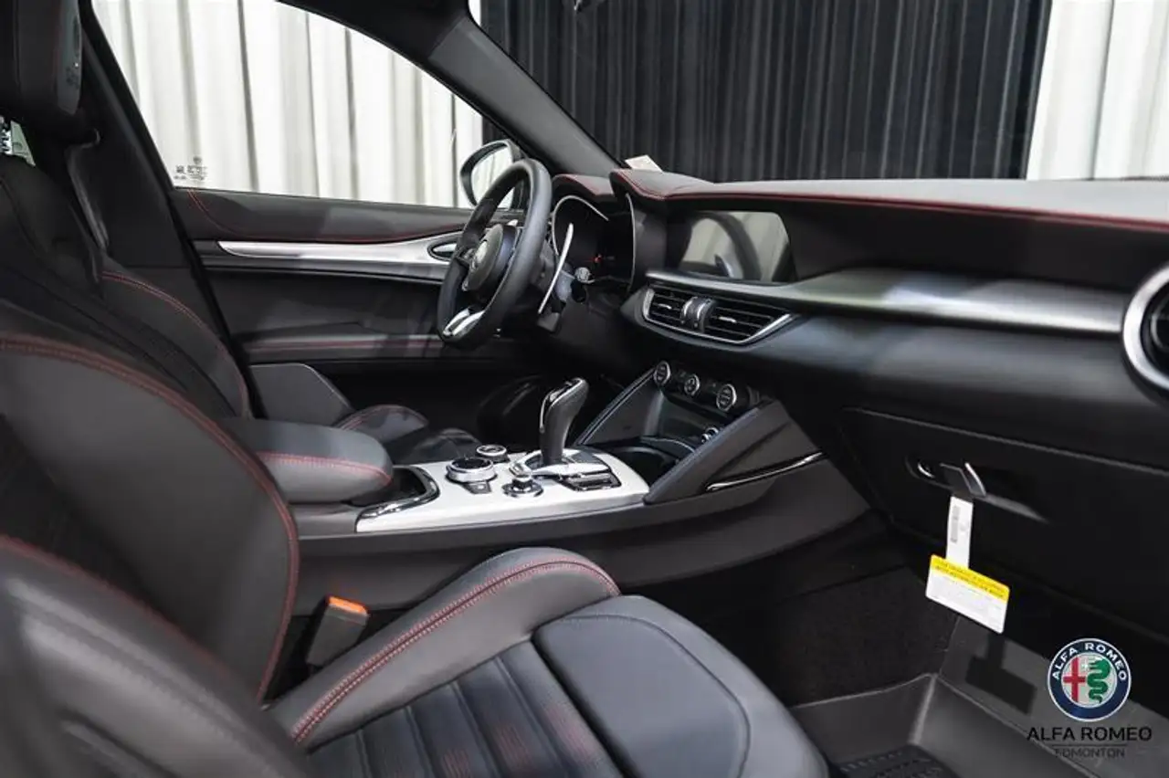 Alfa Romeo Stelvio photo Alfa Romeo Stelvio
