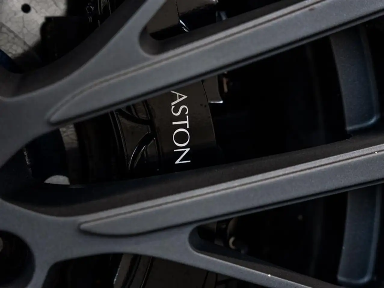 Aston Martin DBX photo Aston Martin DBX