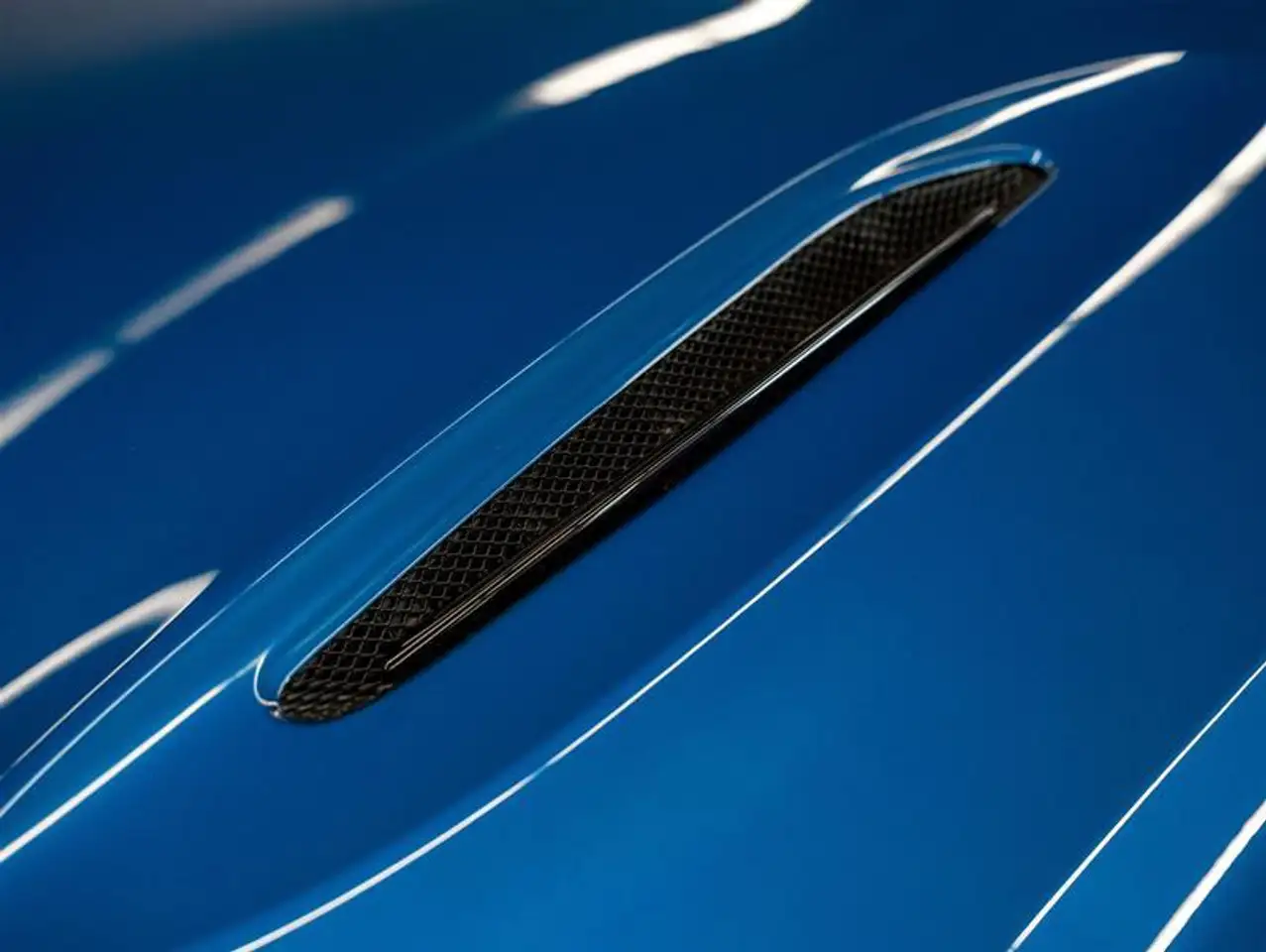 Aston Martin DBX photo Aston Martin DBX