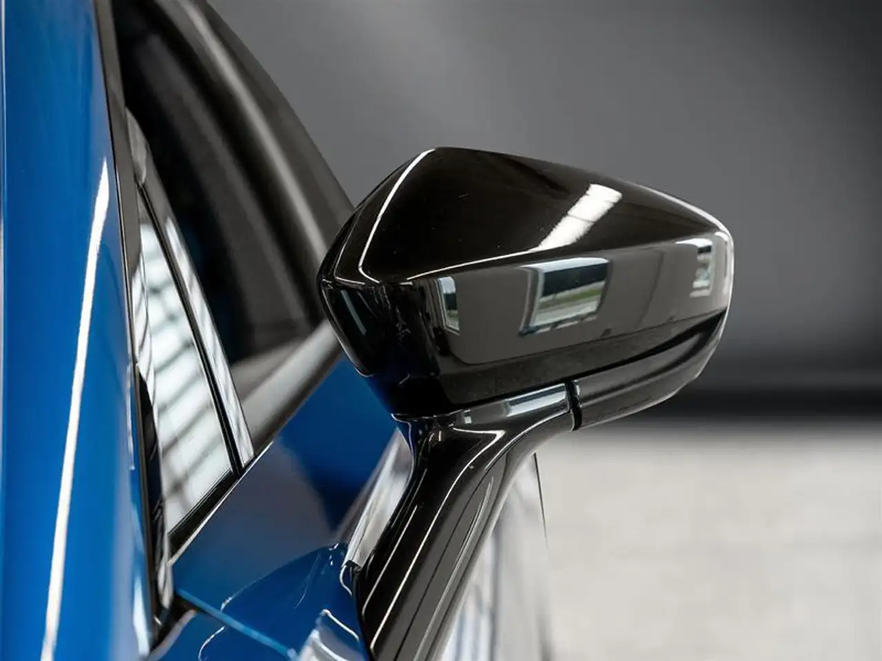 Aston Martin DBX photo Aston Martin DBX