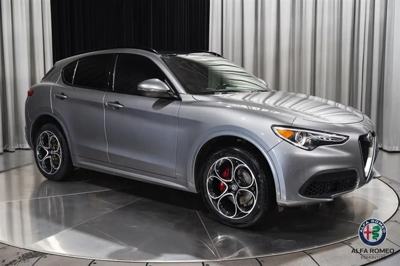 Alfa Romeo Stelvio снимка Alfa Romeo Stelvio
