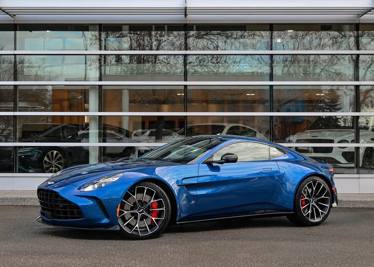 Aston Martin Vantage снимка Aston Martin Vantage