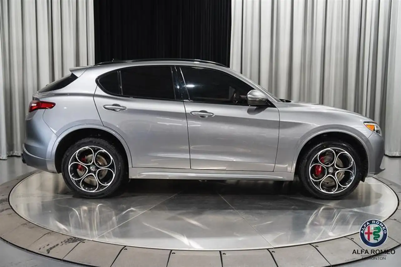 Alfa Romeo Stelvio снимка Alfa Romeo Stelvio