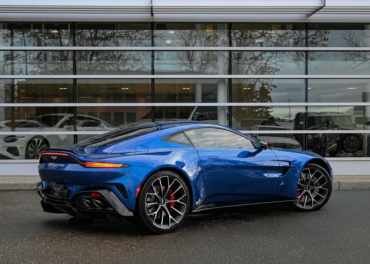 Aston Martin Vantage снимка Aston Martin Vantage