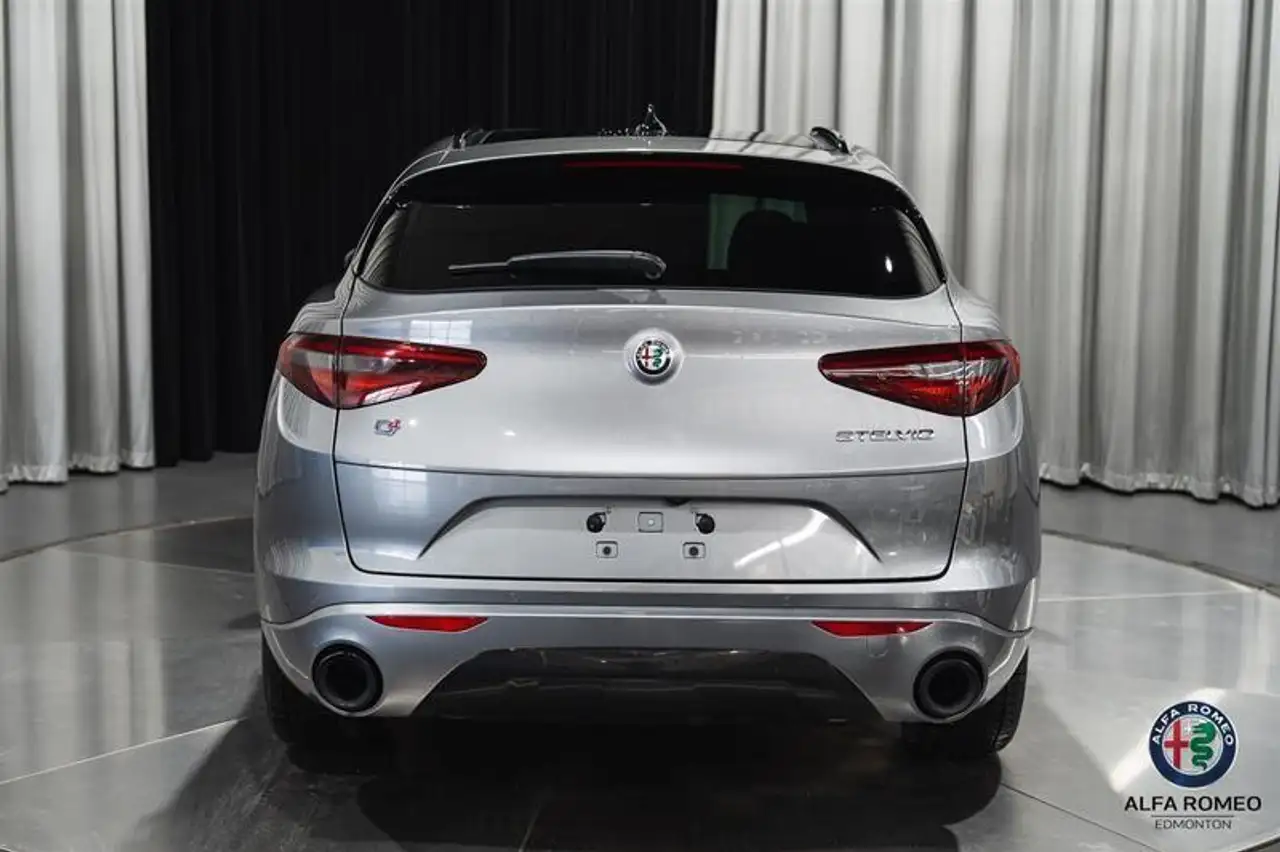 Alfa Romeo Stelvio снимка Alfa Romeo Stelvio
