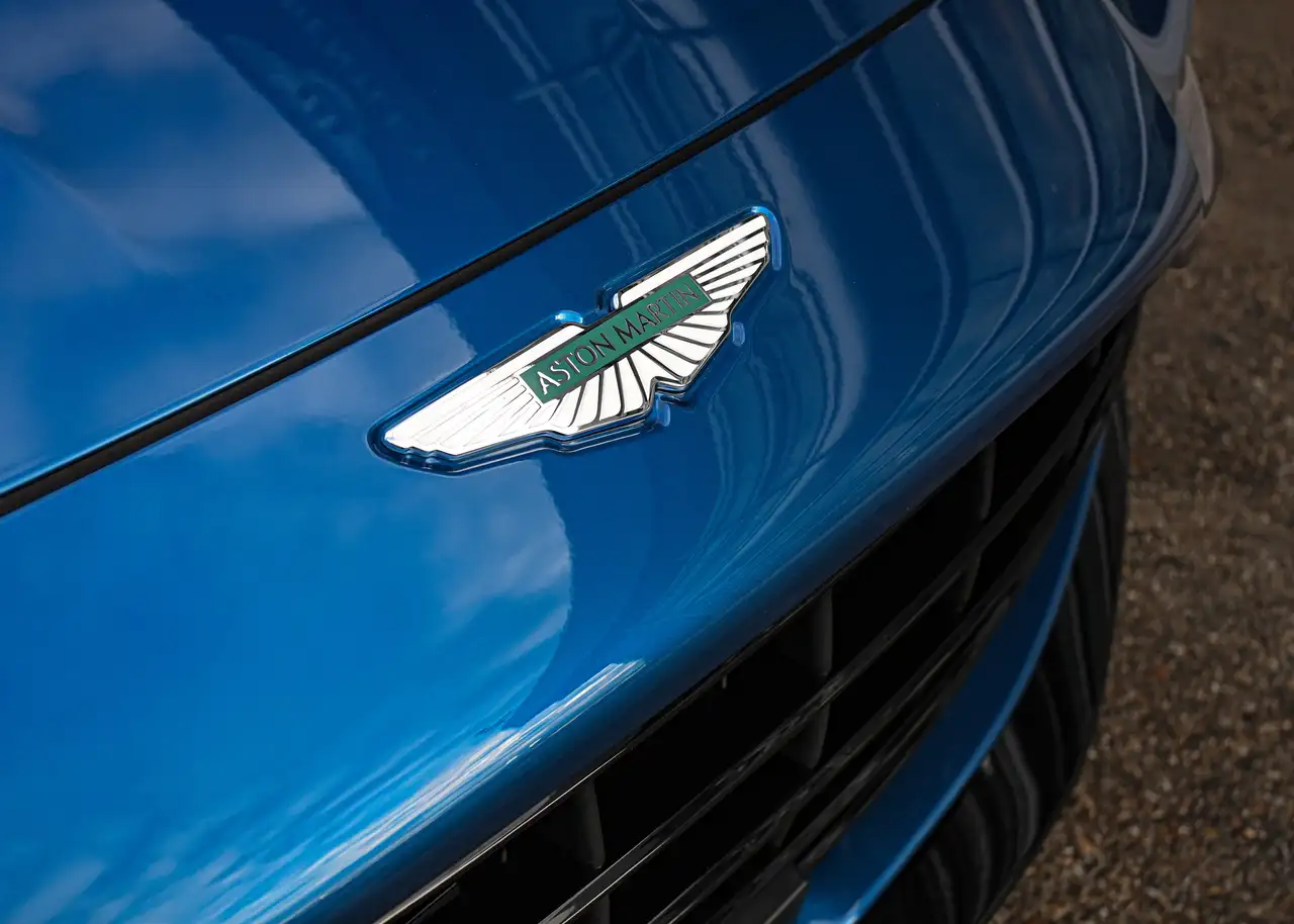 Aston Martin Vantage снимка Aston Martin Vantage