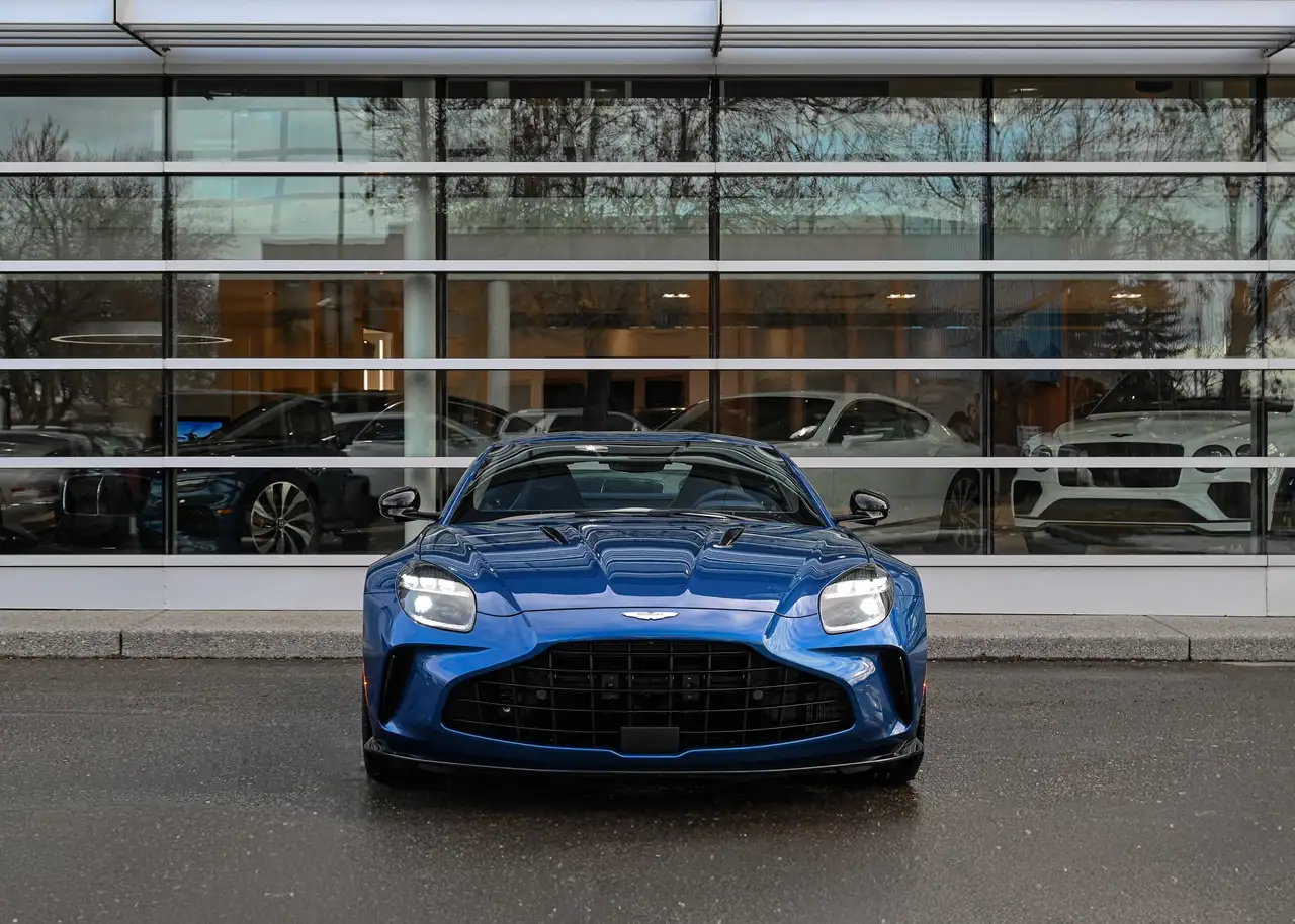 Aston Martin Vantage снимка Aston Martin Vantage