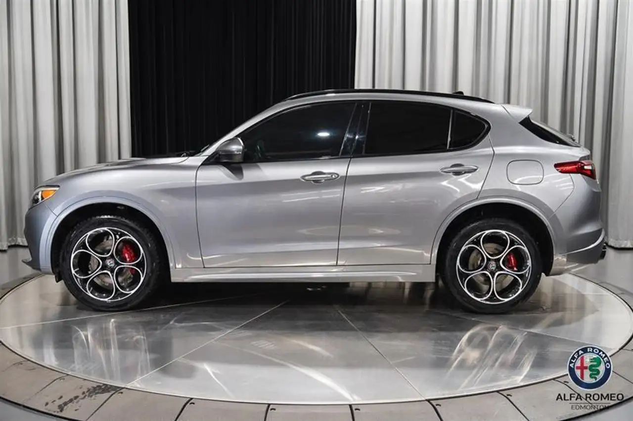 Alfa Romeo Stelvio снимка Alfa Romeo Stelvio