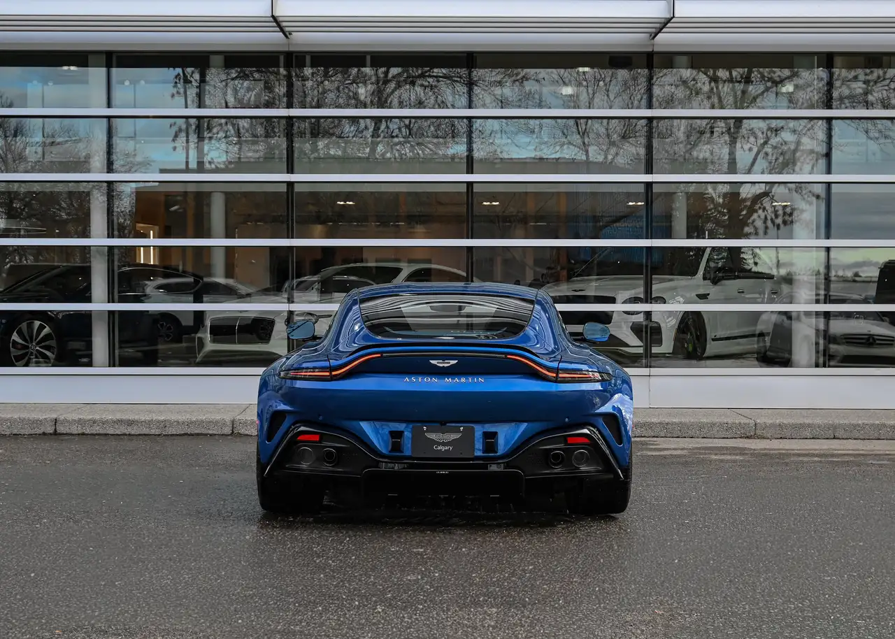 Aston Martin Vantage снимка Aston Martin Vantage