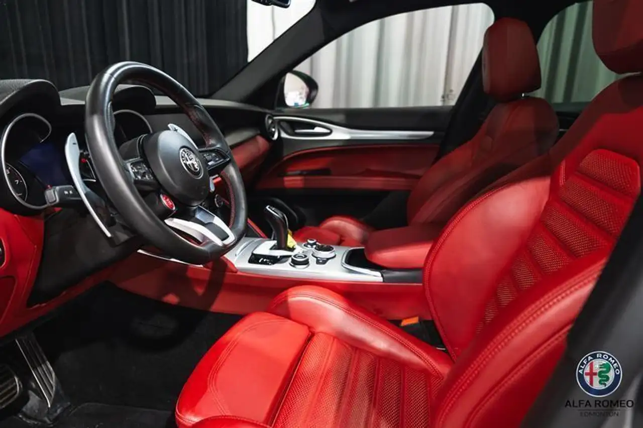 Alfa Romeo Stelvio снимка Alfa Romeo Stelvio