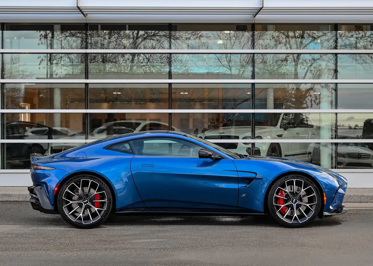 Aston Martin Vantage снимка Aston Martin Vantage
