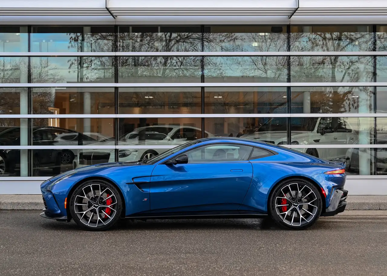 Aston Martin Vantage снимка Aston Martin Vantage