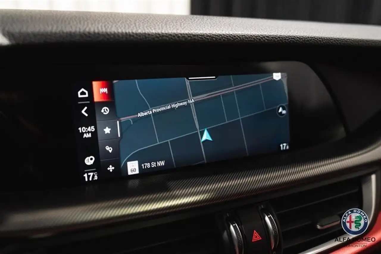 Alfa Romeo Stelvio снимка Alfa Romeo Stelvio