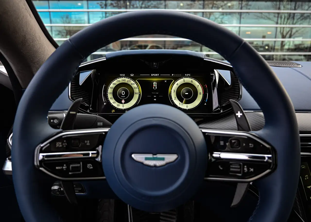 Aston Martin Vantage снимка Aston Martin Vantage