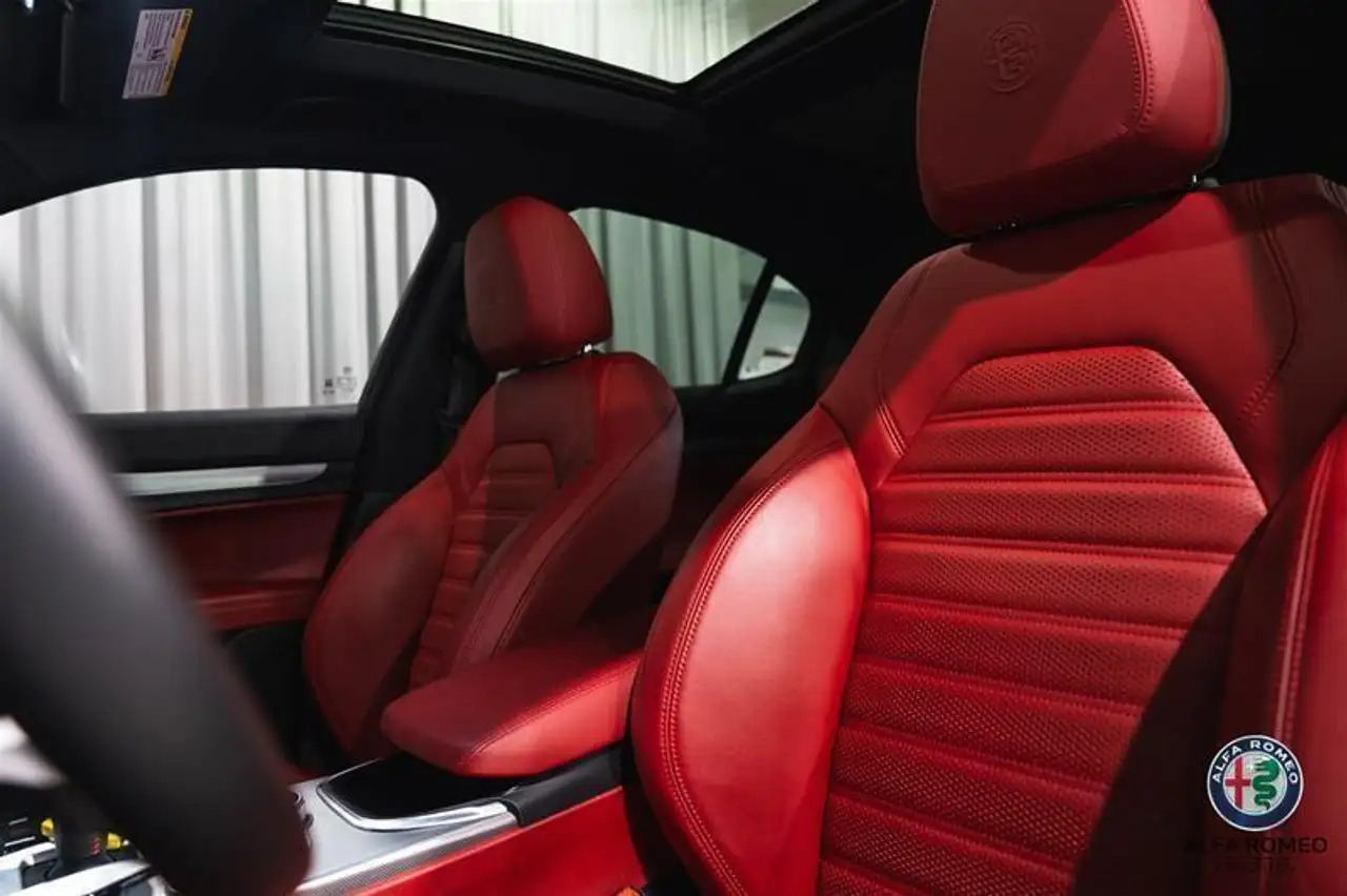 Alfa Romeo Stelvio снимка Alfa Romeo Stelvio