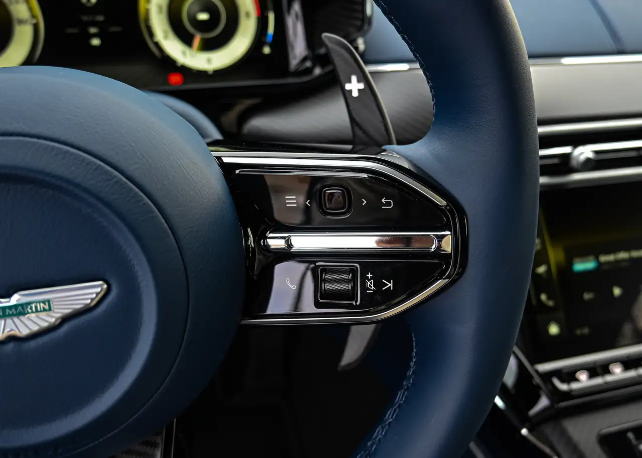 Aston Martin Vantage снимка Aston Martin Vantage