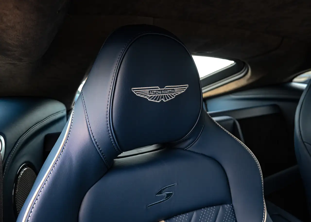 Aston Martin Vantage снимка Aston Martin Vantage